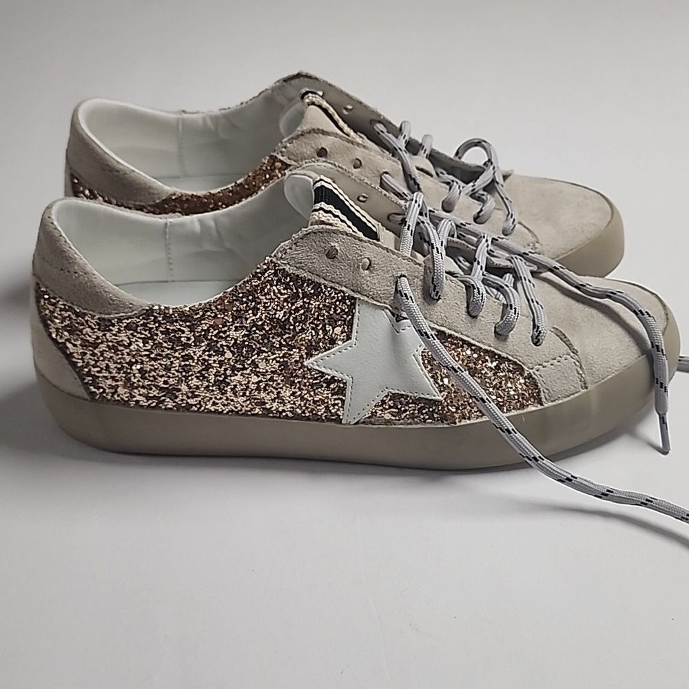 Qandra Sneaker 711 Rose Gold, Size: 6.5 Women, Glitter, Round Toe, Sturdy Sole